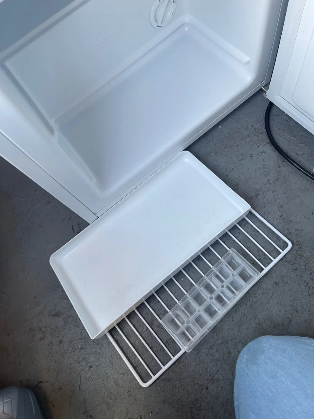 White Compact Mini Freezer - Picture 10 of 11